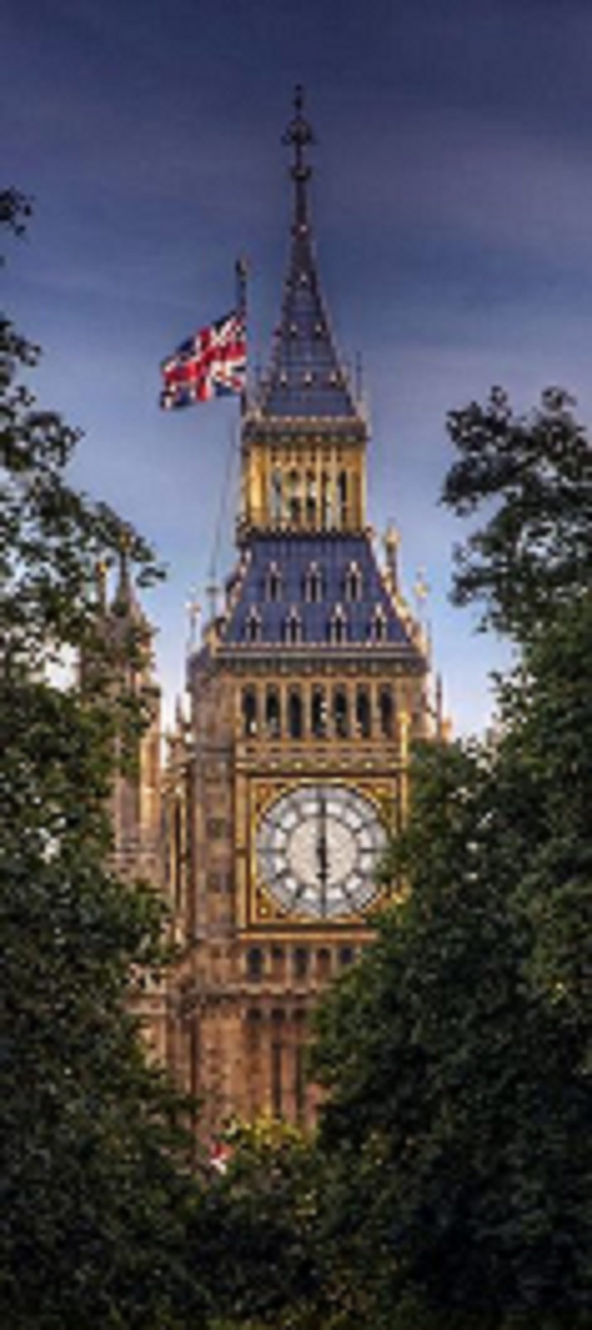 ロンドンのビッグ・ベンと国会議事堂。本物のイギリス英語の発音と語彙を学びましょう。